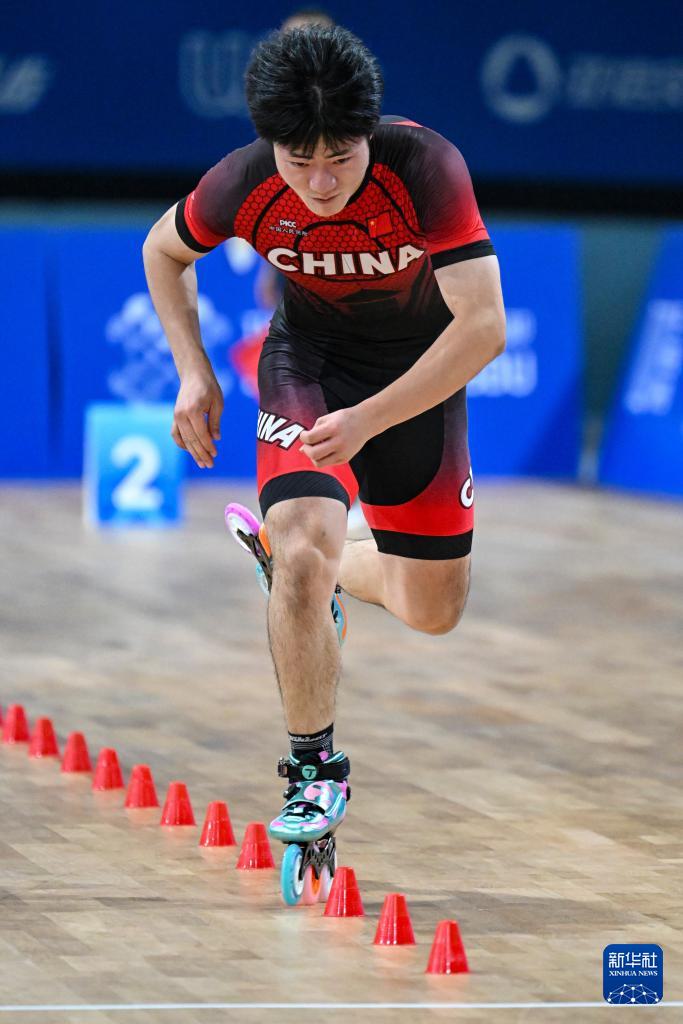 KD, 付裕包揽冠, 会自由式轮 KD, 付裕包揽冠, 会自由式轮