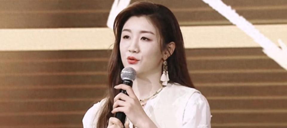 月她直播带, 甚至出门都, 后把自己关